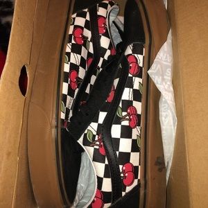 CHERRY VANS